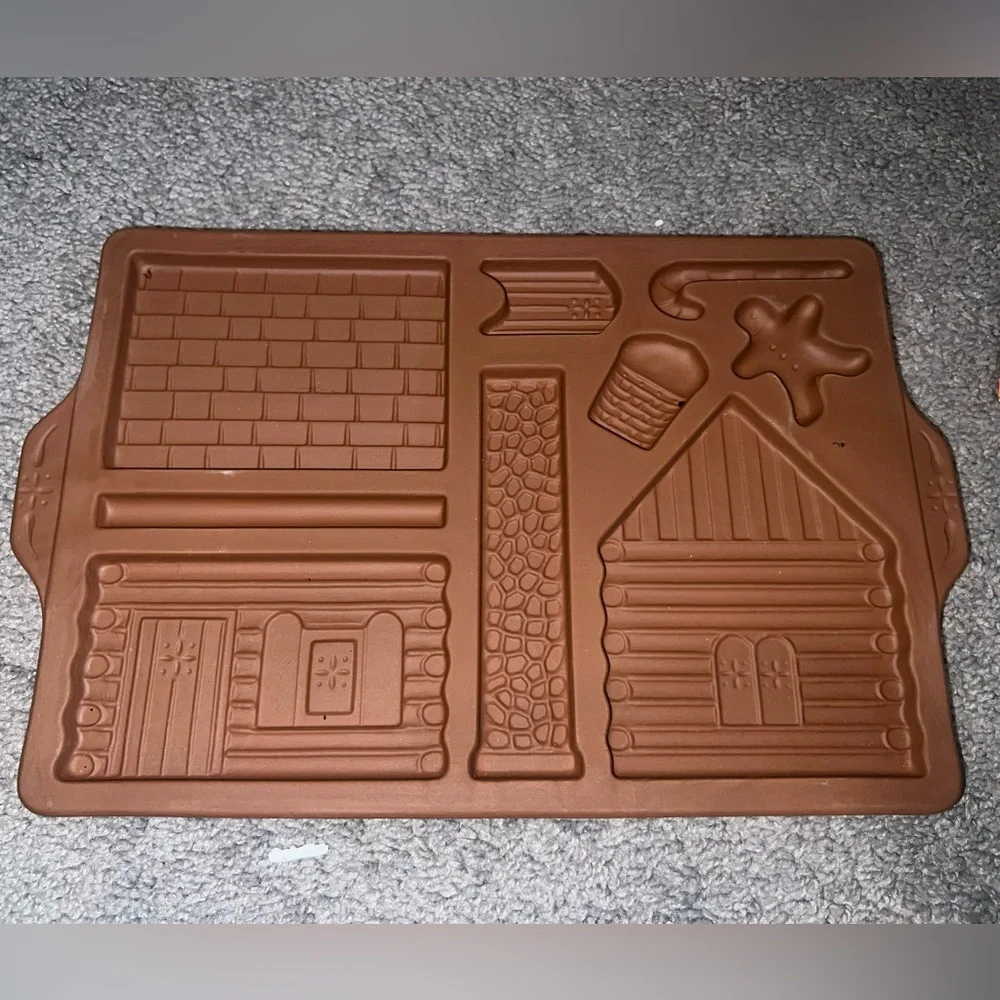 1996 Longaberger Pottery Gingerbread Country Cabin